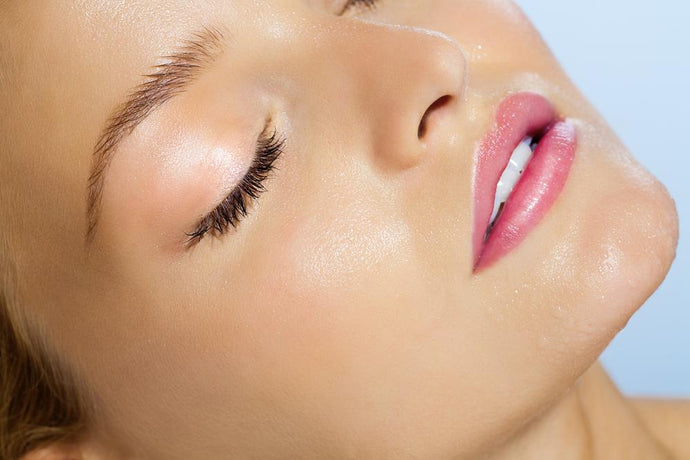 How To Get Beautifully Dewy Skin: 11 Expert Tips