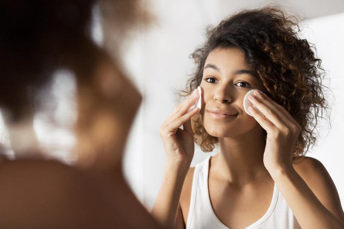 How To Remove Makeup: 9 Tips From Beauty Experts
